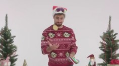 VIDEO: Takto vyzerá vianočný stromček podľa Sagana. Namiesto špicu medaila