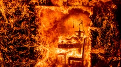 FOTOGRAFIE TÝŽDŇA: Otvorili Pelješacký most, kamenná lavína na Filipínach či pohľad do ľadovcovej jaskyne