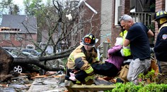 GALÉRIA: Búrky a tornáda, ktoré sa prehnali strednou časťou USA, si vyžiadali 18 obetí