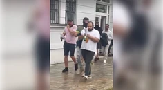 Polícia obvinila troch mužov, ktorí páchali podvody zacielené na seniorov. Sudca v Trnave ich poslal do väzby