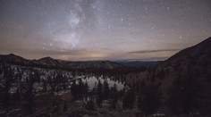 V ťažkých časoch je dobré pozitívne myslieť. S pohľadom na súčasnú nočnú oblohu to pôjde ľahšie