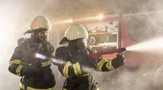Ako z komédie. Hasiči ostriekali zlé lietadlo, spôsobili meškanie 10 hodín