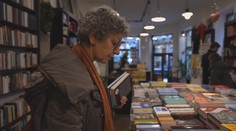 Osemkrát ju neprijali na školu. Dnes otvára slovenským knihám cestu do sveta