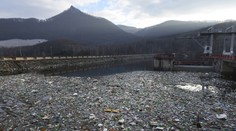 Vodohospodári čistili vodnú nádrž Ružín. Neuveríte, aké svinstvo z nej vytiahli