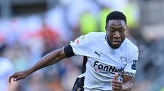 VIDEO: Futbalista sa zapísal do pamäte fanúšikov neželaným spôsobom. Predviedol nevídané zakončenie