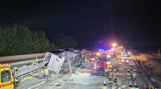 VIDEO: V Rakúsku havaroval slovenský autobus. Hlásia desať zranených