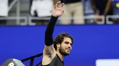 US Open: Alcaraz titul neobháji, v dlhom zápase nestačil na domáceho tenistu. Tiafoe otočil stratený duel