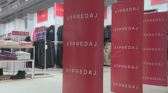 Raj pre nákupných maniakov a žatva pre obchodníkov: Novoročné výpredaje vrcholia