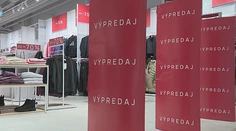 Raj pre nákupných maniakov a žatva pre obchodníkov: Novoročné výpredaje vrcholia