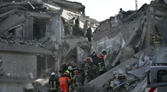 FOTO+VIDEO: Po ruskom útoku na bytovku v ukrajinskom meste Pryluky zahynulo najmenej 14 ľudí vrátane štyroch detí