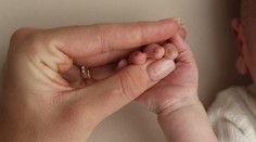 Zázrak vo Veľkej Británii. Žena s transplantovanou maternicou porodila dcéru