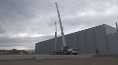 Kým inde sa prepúšťa, oni stavajú novú halu. Najväčší zamestnávateľ v Partizánskom rozširuje svoju výrobu