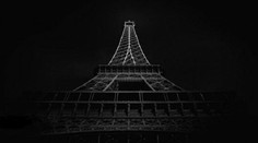 Na znak úcty k obetiam zhasla Eiffelova veža