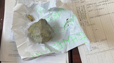 Podnikateľovi z kauzy baru Fatima sa niekto opäť vyhráža. Do okna mu hodili kameň s nábojom