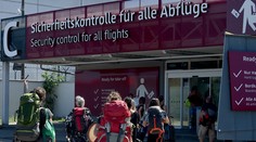 Rakúski turisti prileteli z Ukrajiny s príznakmi otravy, na letisku zasahoval tím lekárov