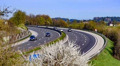 Policajti mu zadržali auto. O hodinu neskôr prekročilo rýchlosť, pokuta prišla jemu