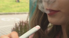 Aj keď bez nikotínu, odborníci sú proti. Niektoré elektronické cigarety sú stále dostupné aj pre deti