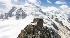 Tragédia na Mont Blancu: Skupinu horolezcov so sebou strhol rútiaci sa ľadovec, zahynula jedna osoba