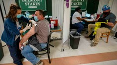 Anglicko začína podávať štvrtú dávku vakcíny proti covidu