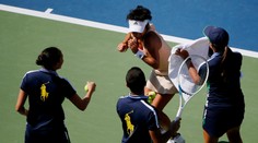 VIDEO: Zúrivá včela náhaňala tenistky na US Open
