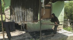 Rómskej rodine podpálili chatrč, šíria sa reči, že za tým je starosta