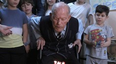 Zomrel najstarší muž na svete. Mal osem detí, 14 vnúčat a 22 pravnúčat