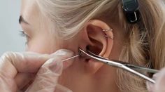 Kedysi bol typický pre pirátov, neskôr pre punkáčov či rebelov. Kde je bezpečné dať si piercing a prečo