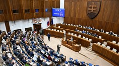 V parlamente budú zrejme až do rána odvolávať siedmich ministrov a na záver aj celú vládu