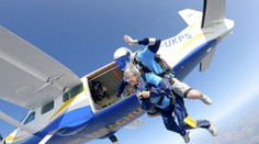 Na svoje 102. narodeniny skočila z lietadla. Odvážna babička prezradila svoj recept na šťastný život