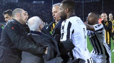 Majiteľ PAOK Solún sa ospravedlnil za vtrhnutie na ihrisko s pištoľou