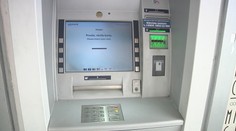 Vybrať hotovosť z bankomatov v Sobranciach je v posledných dňoch čoraz ťažšie