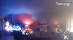 Cez mobil pripojený ku kamere sledoval, ako mu oheň ničí dom