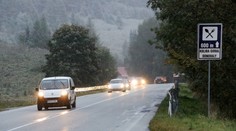 Sneženie už aj na západe Slovenska. Počasie môže komplikovať situáciu na cestách