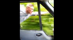 Vodič skoro onemel. Počas šoférovania sa mu zjavil superman