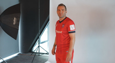 Naďalej bude zveľaďovať svoje rekordy. Jeden z najskúsenejších hráčov pokračuje vo Vione