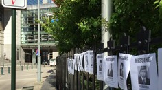 Bruselský europarlament niekto oblepil fotkami našich "nezvestných"  poslancov