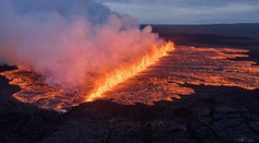 VIDEO: Na Islande sa prebudila sopka. Takmer kilometer dlhá vulkanická trhlina chrlí lávu