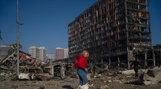 Evakuačné autobusy z Mariupola ostreľovali ruskí vojaci, zranené sú aj deti