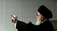 Chameneí: USA zrušili sankcie voči Iránu len formálne