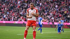 Bayern oslávil Neuerov návrat dominantným víťazstvom. Hetrikom sa zaskvel Kane