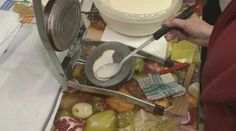 Grilovaná kačacia foie gras, tvarohové hrubé rezance s karamelizovanou šalotkou