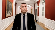 Bývalého dánskeho ministra súdia pre škandál s detskou pornografiou