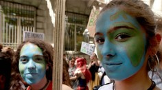 Akvisti Greenpeace obsadili ropnú plošinu v Severnom mori