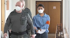 Transvestita, ktorý dobodal tínedžerku, sa možno vyhne trestu