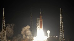 VIDEO: NASA spustila program Artemis. Z Floridy odštartovala raketa s cieľom obletieť Mesiac