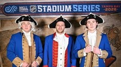 Na zápas pod holým nebom nastúpili vo veľkom štýle. Hokejisti bavia internet