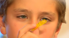 Cukríkový škandál v Nemecku! Do obalov sa okrem zvieratiek dostali nahé ženy