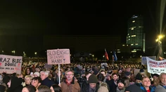 Po Novom roku sa rozhodne. Ak protesty vydržia, vláda bude musieť reagovať, myslí si odborník