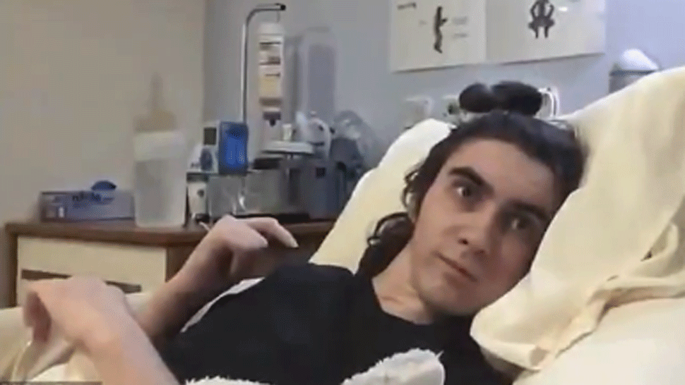 Tínedžer sa prebudil z kómy po 11-stich mesiacoch. O pandémii nemá ani tušenia