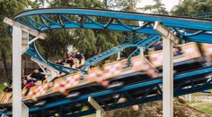 VIDEO: Vážna nehoda v ruskom zábavnom parku. Dve dievčatá vypadli počas jazdy z horskej dráhy